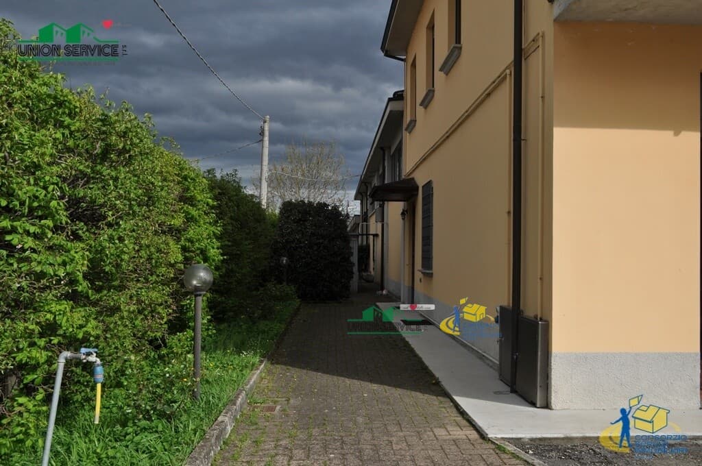 Capannone con unità abitativa a e ampio cortile · Sala Baganza · Rif. 1120 · foto 11