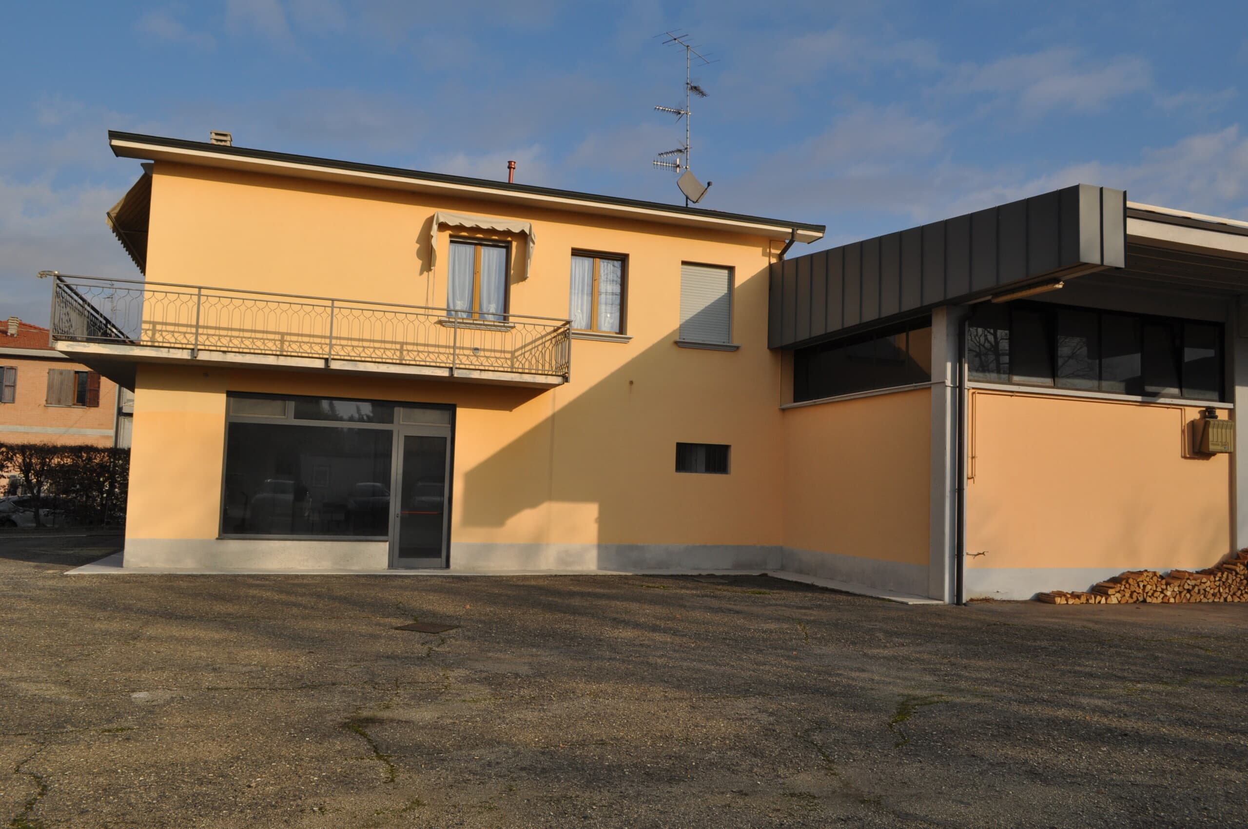 Capannone con unità abitativa a e ampio cortile · Sala Baganza · Rif. 1120 · foto 4