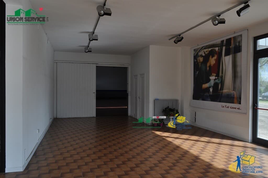 Capannone con unità abitativa a e ampio cortile · Sala Baganza · Rif. 1120 · foto 16